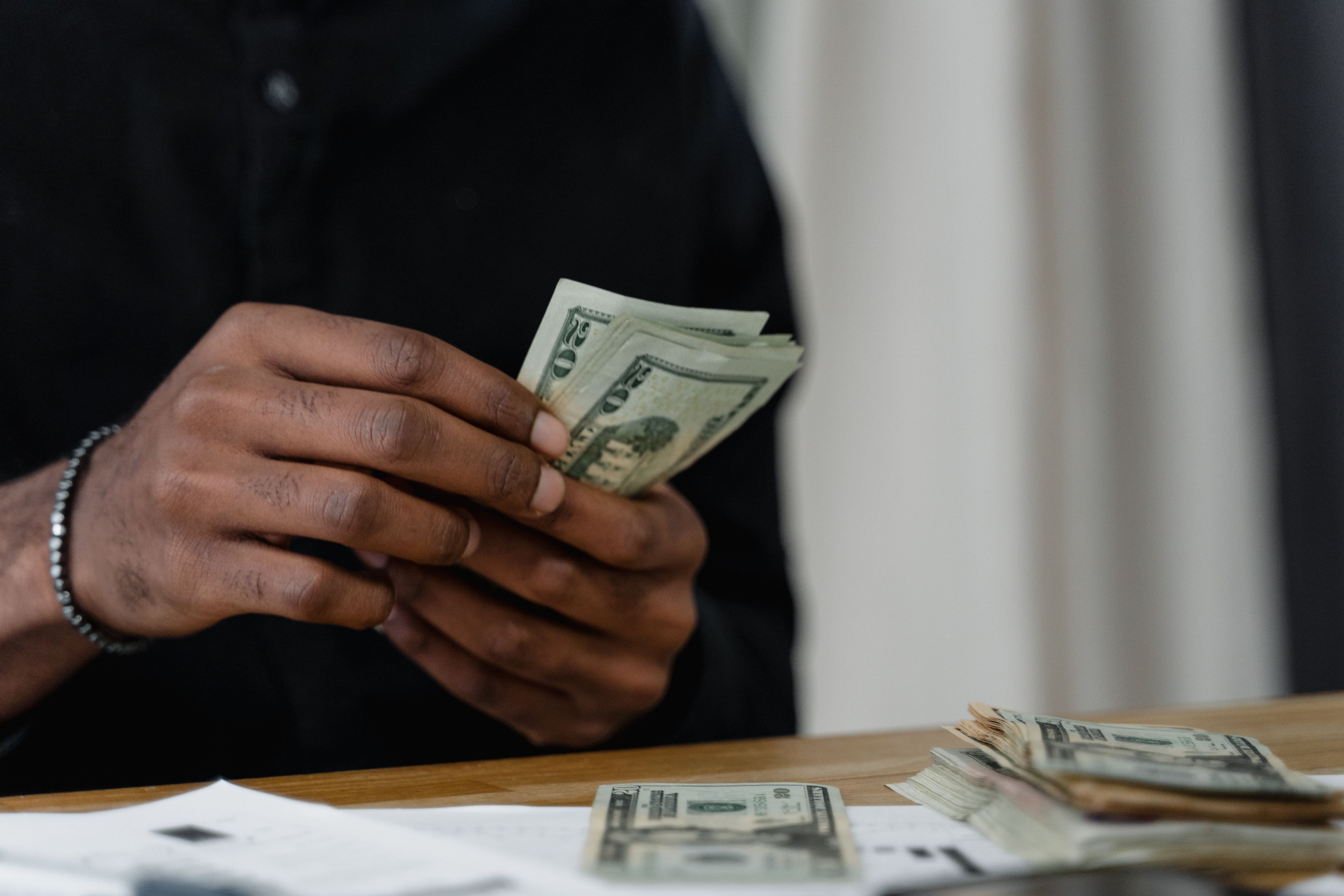 En conclusión, todo contribuyente que done dinero en efectivo a una SOB está habilitado para acceder a este crédito federal, según el IRS. (Crédito: Pexels / Imagen referencial)