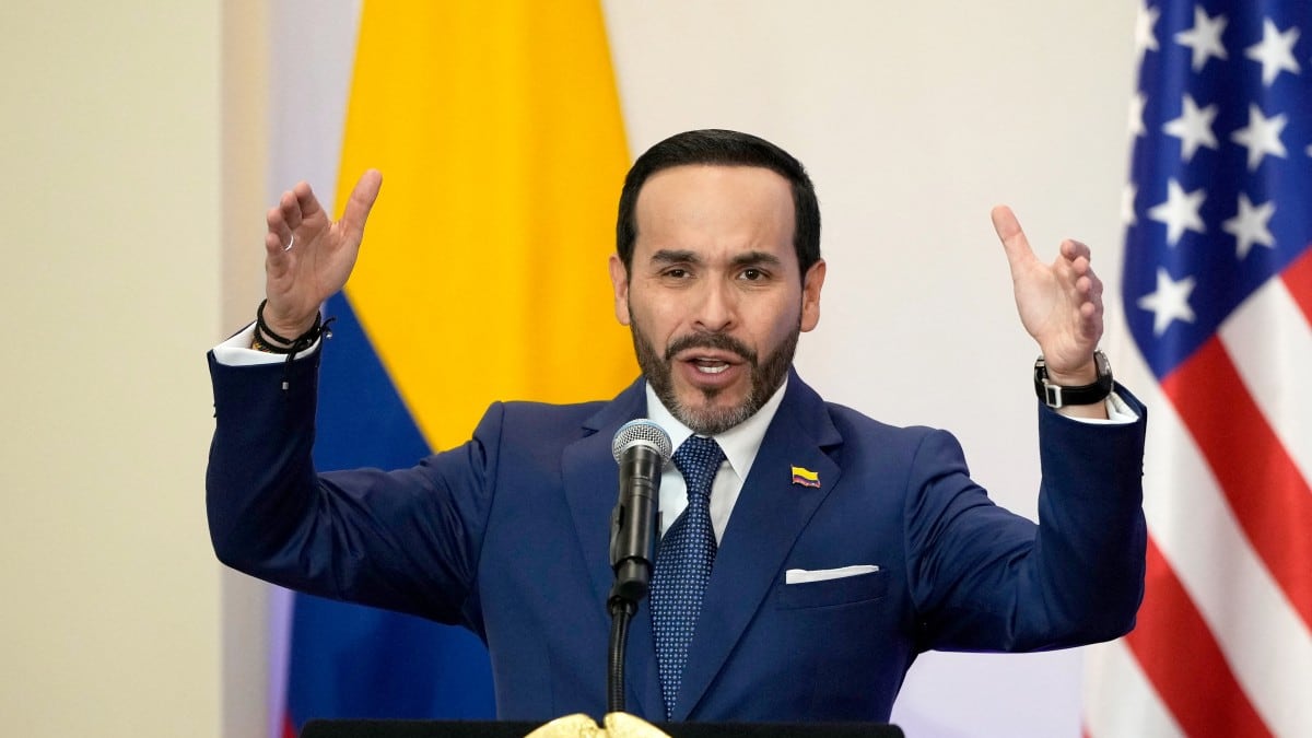 Ordenan al presidente De la Espriella retirar publicaciones en las que aparece entre cadáveres