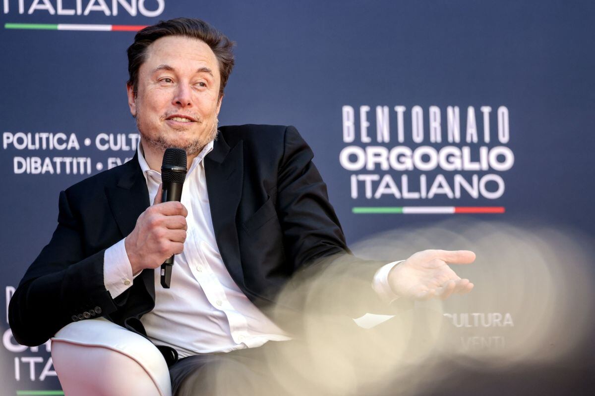 Elon Musk, director ejecutivo de Tesla Inc., habla en la convención Atreju en Roma, Italia, el sábado 16 de diciembre de 2023. Fotógrafo: Alessia Pierdomenico/Bloomberg