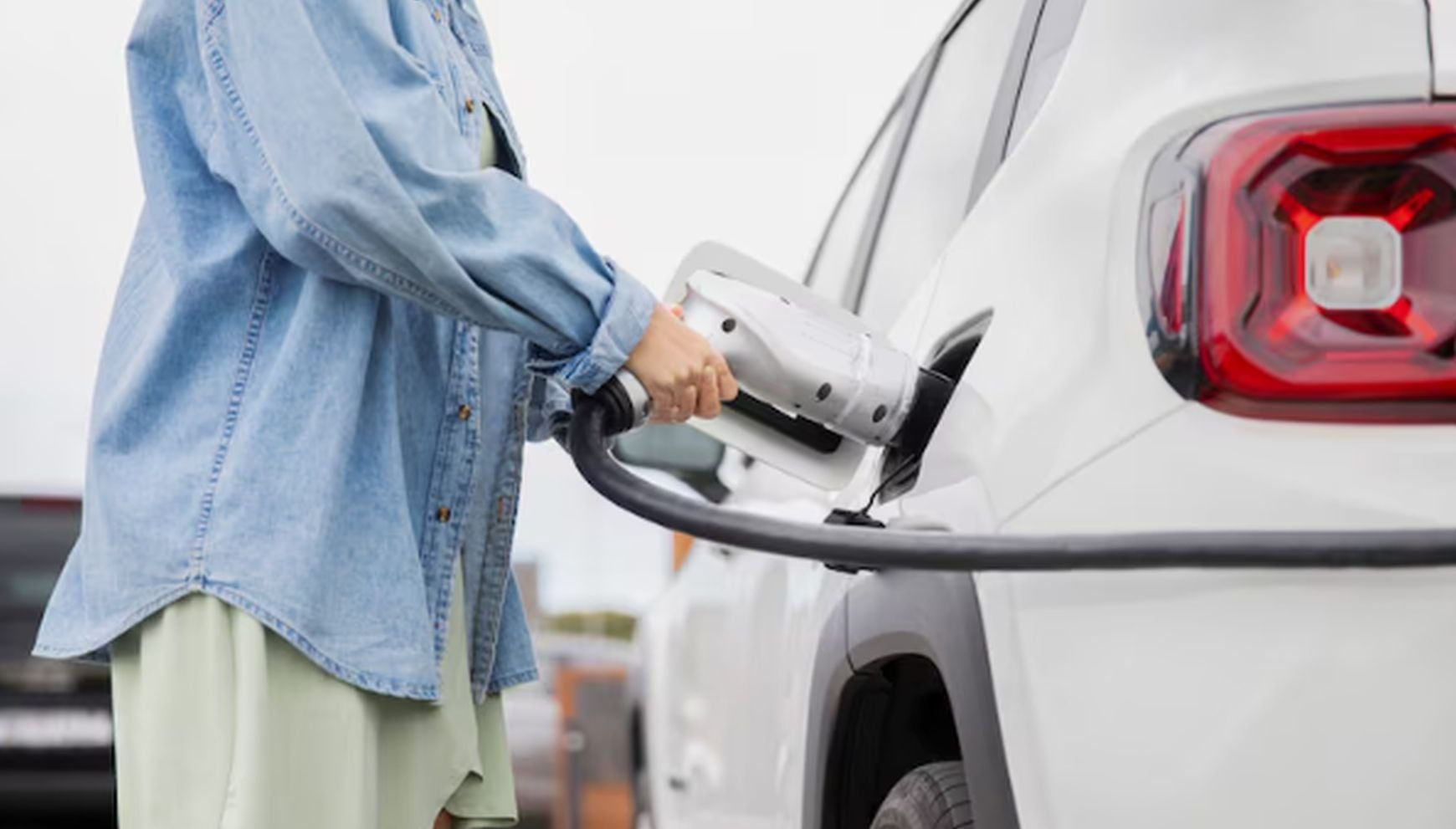 Alivio para los conductores en California: E85, la gasolina alternativa más barata que impulsa la AB 2046 (Foto: Freepik)