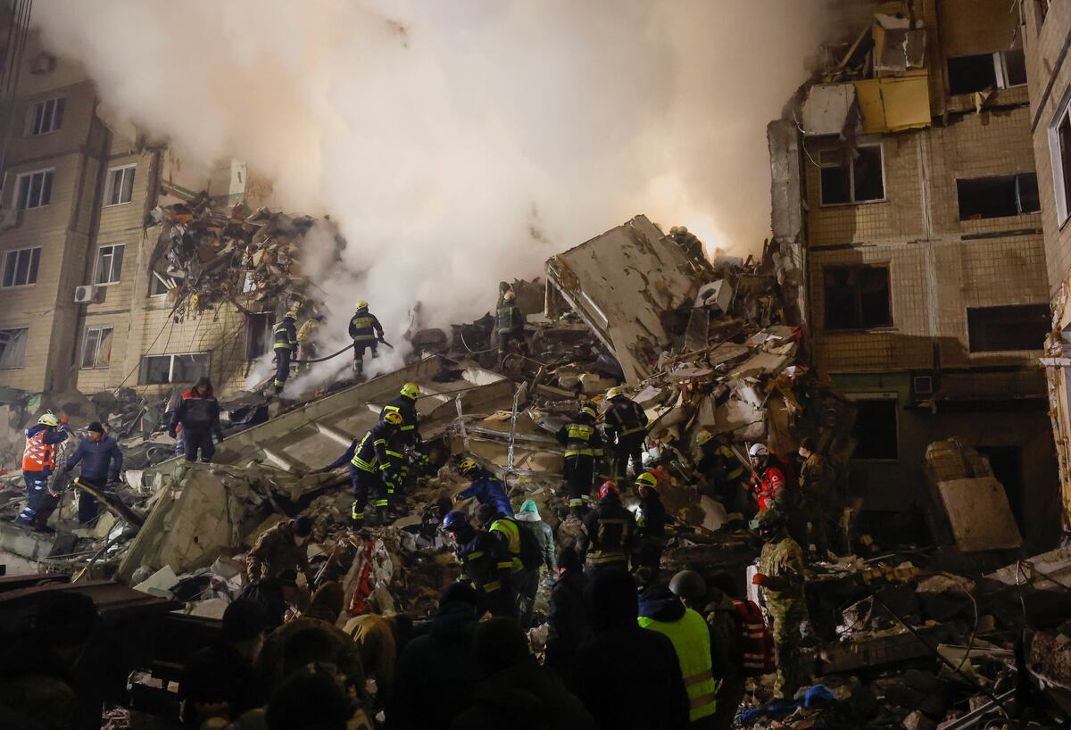 En Kiev, donde sufrieron daños infraestructuras civiles de diversos tipos. (Foto: AFP)