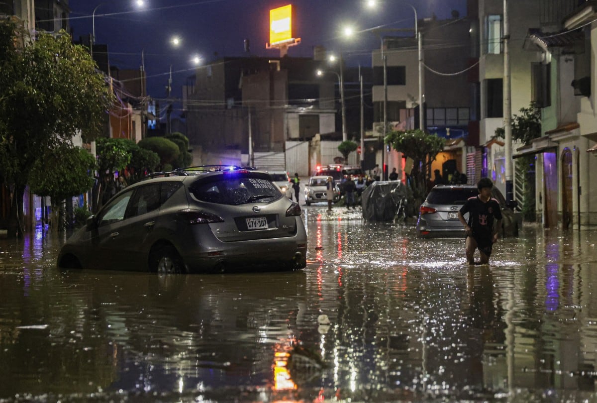La lluvia en Perú hoy afecta principalmente la sierra y la costa norte con precipitaciones moderadas a fuertes. | Crédito: Juan Santy / AFP