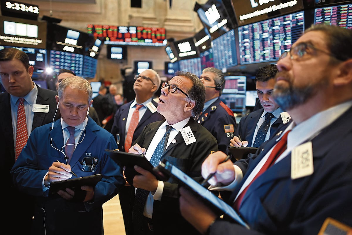 Traders work during the opening bell at the New York Stock Exchange (NYSE) on February 28, 2020 at Wall Street in New York City. Losses on Wall Street deepened following a bruising open, as global markets were poised to conclude their worst week since 2008 with another rout. / AFP / Johannes EISELE