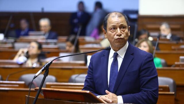 Ministro Maurate evita pronunciarse por aumento de sueldo a legisladores 