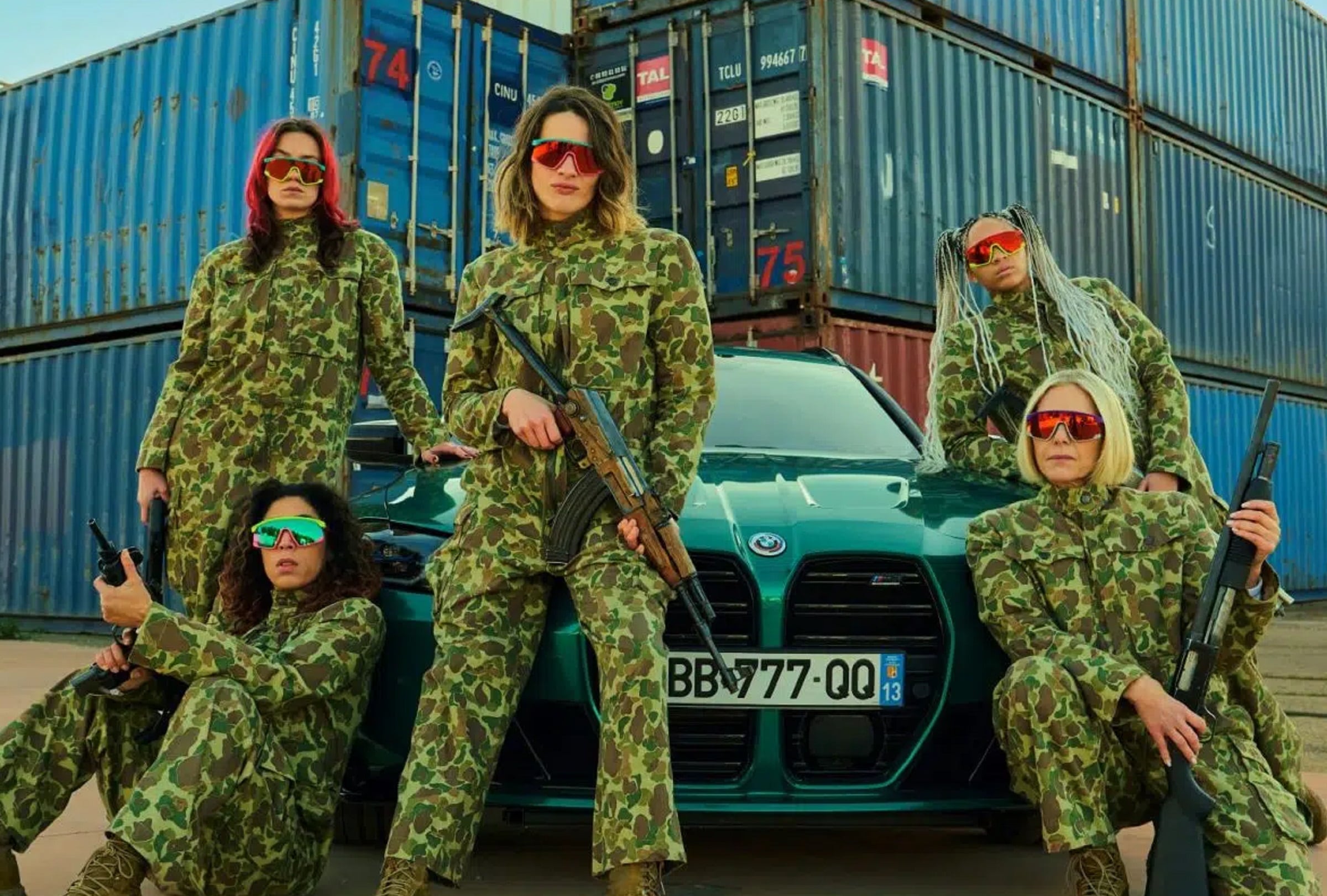 Naidra Ayadi, Zoé Marchal, Rebecca Marder, Tya Deslauriers y Pascale Arbillot son parte del reparto de la serie francesa "Las leonas" (Foto: Netflix)