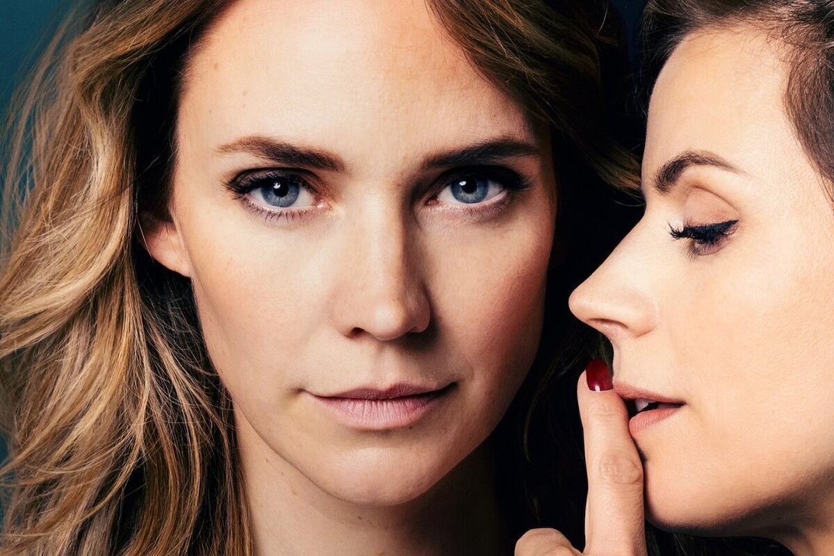 "Siempre fiel" ("Faithfully Yours") es un thriller de misterio y crimen de 2022 que sigue a dos amigas que escapan juntas a la costa de Bélgica para tener aventuras secretas (Foto: Millstreet Films)