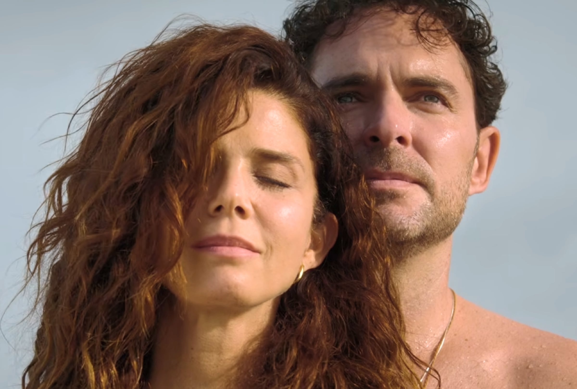 Los actores Juana Acosta y Manolo Cardona en una escena de la segunda temporada de la serie colombiana "Medusa" (Foto: TIS Productions / Netflix)