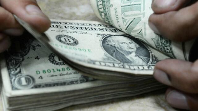 Dólar opera a la baja ante menor inquietud sobre negociaciones comerciales