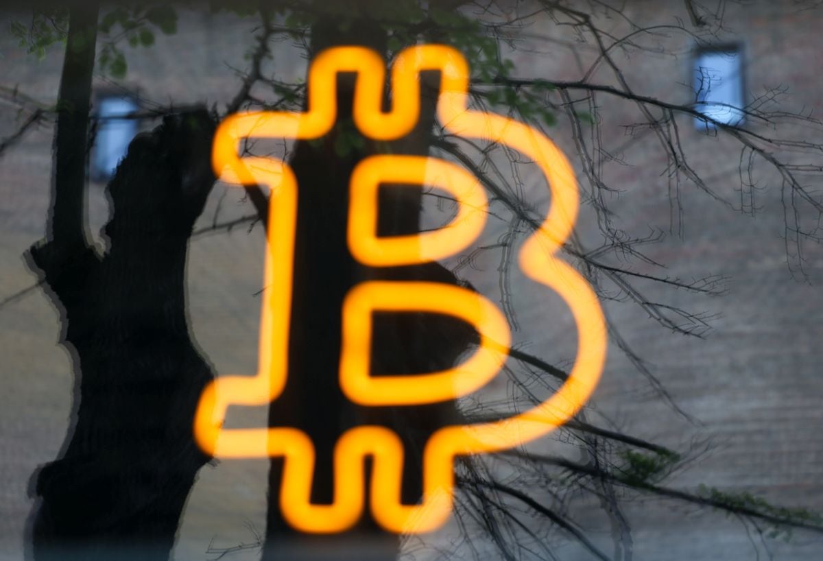 A bitcoin logo at a cryptocurrency exchange bureau in Riga, Latvia. Photographer: Andrey Rudakov/Bloomberg