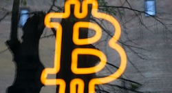 Bitcoin rebota; inversores aprovechan la baja del 50% para comprar