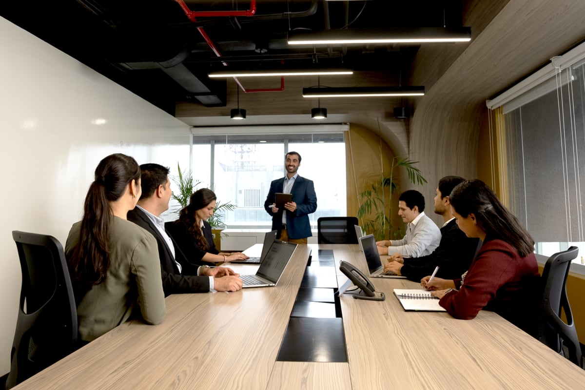 La sucesión en la empresa familiar continúa siendo uno de los procesos más relevantes y, a la vez, más complejos en la sostenibilidad de los negocios de propiedad familiar. (Foto: Referencial / cortesía Centenario)