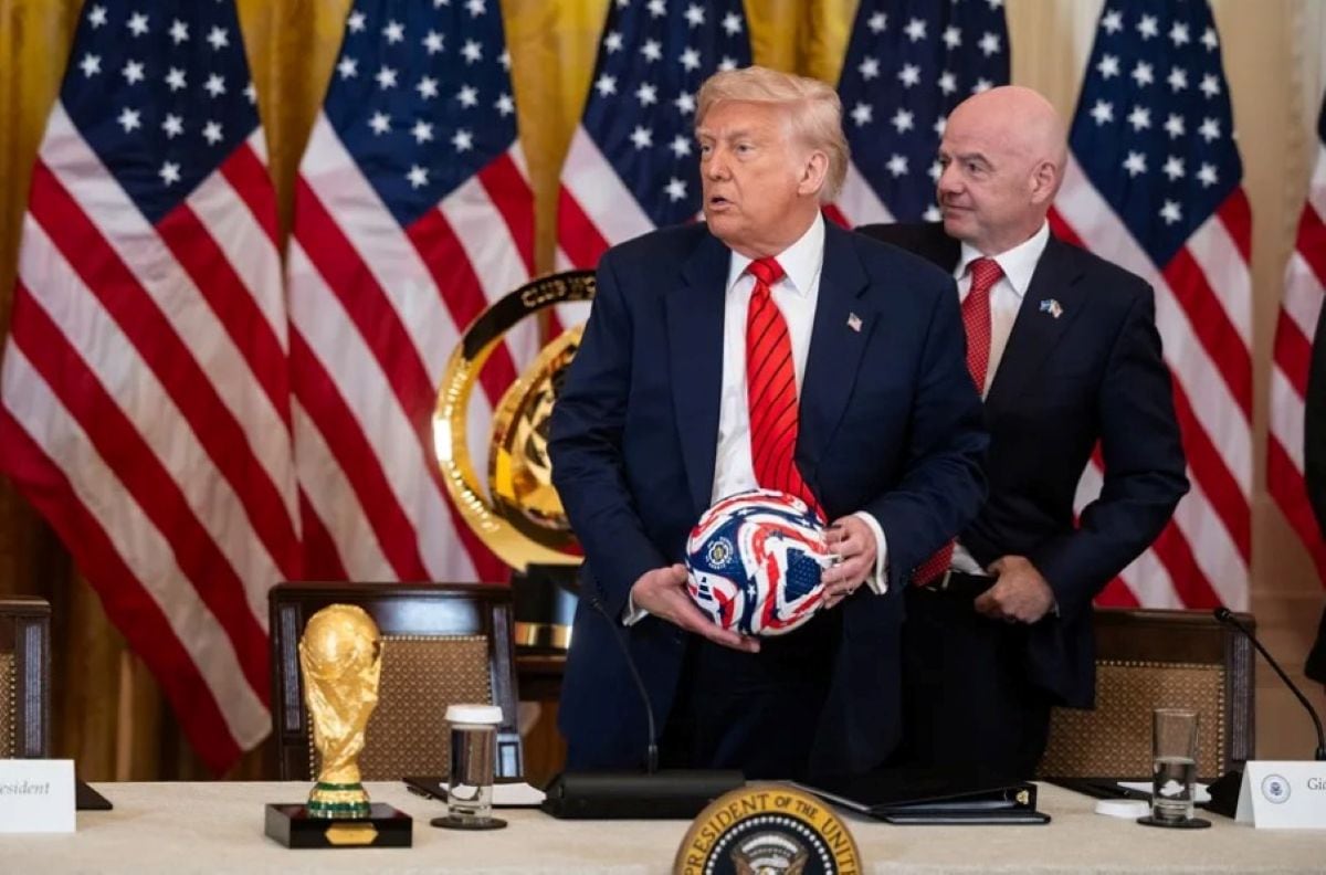 La Casa Blanca defendió la intervención de Donald Trump ante la FIFA para dejar sin efecto la sanción impuesta a Folarin Balogun. Foto: EFE/EPA/Francis Chung.