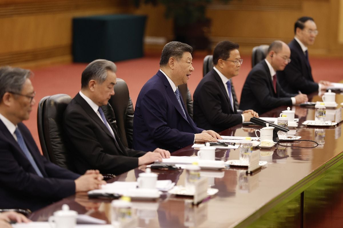 Xi Jinping durante una reunión con el jeque Khaled bin Mohamed bin Zayed Al Nahyan en Pekín el 14 de abril.