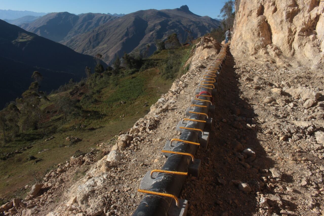 El director ejecutivo de Agro Rural, Víctor Baca Ramos, presentó el expediente técnico del saldo de obra a ejecutar, que fue aprobado luego de dos años de paralización. (Foto: Gob.pe)