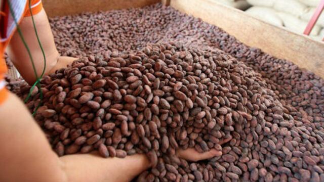 Primer productor de cacao baja precio por primera vez desde el 2012