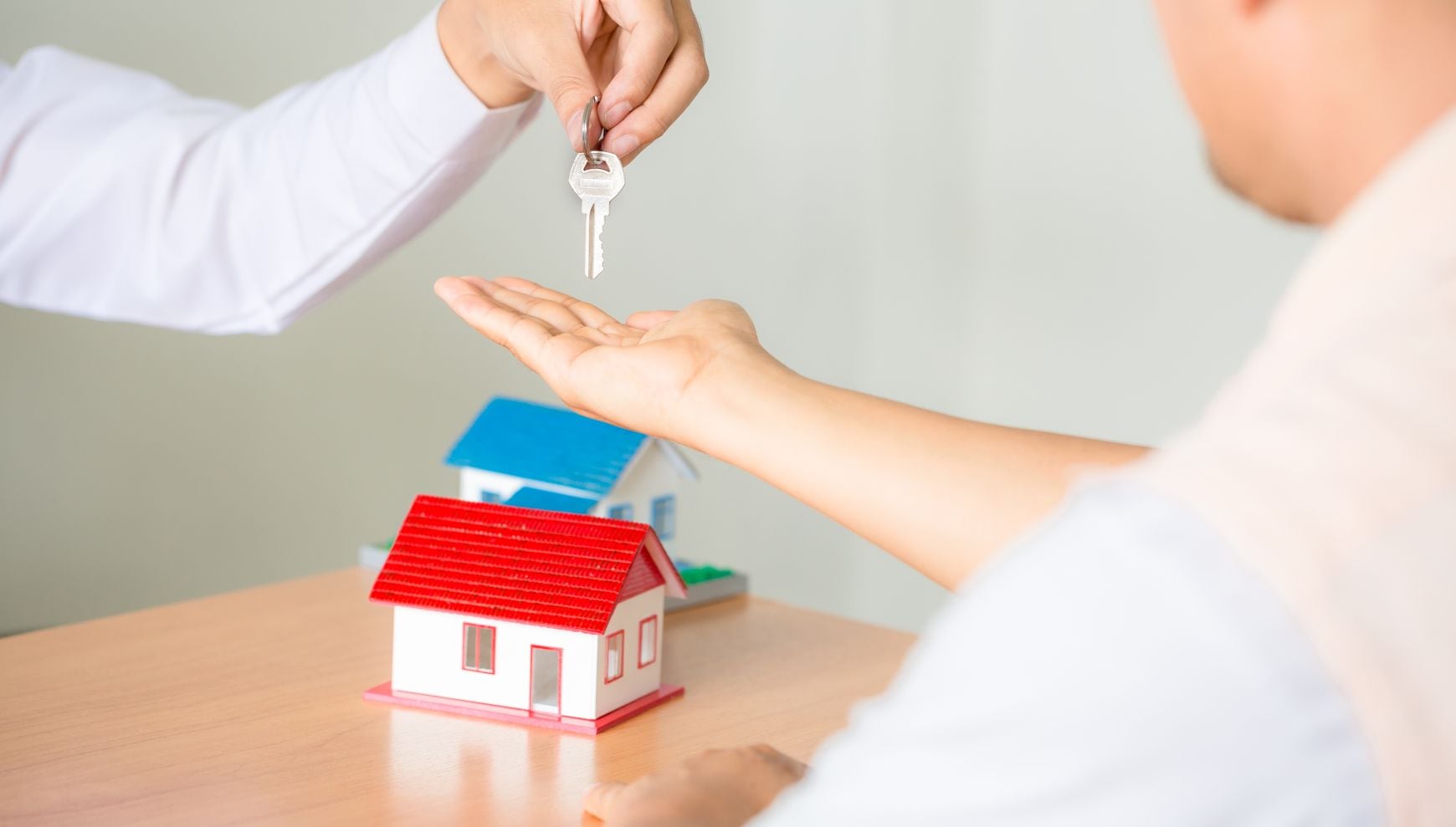 De California al Medio Oeste: los ingresos anuales que exige el mercado para comprar casa en 50 ciudades de Estados Unidos en 2026 (Foto: Freepik)