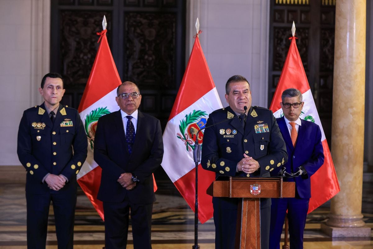 El general Óscar Arriola anunció que dejará el cargo de comandante general de la Policía Nacional del Perú en los próximos días. Fredy López tomará su lugar. Foto: Presidencia.