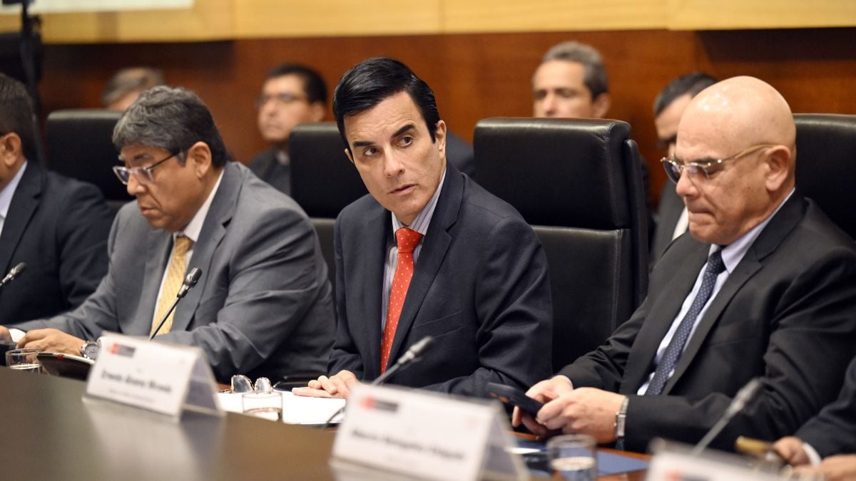 El canciller Carlos Espá informó sobre las gestiones para asistir a los connacionales y sus familias. Además, confirmó que continúan los preparativos para la visita del papa León XIV al Perú. Foto: Cancillería.