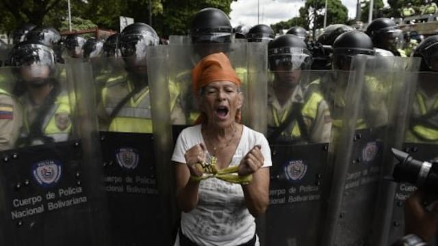 Continúan despidos de venezolanos por haber firmado revocatorio a Maduro