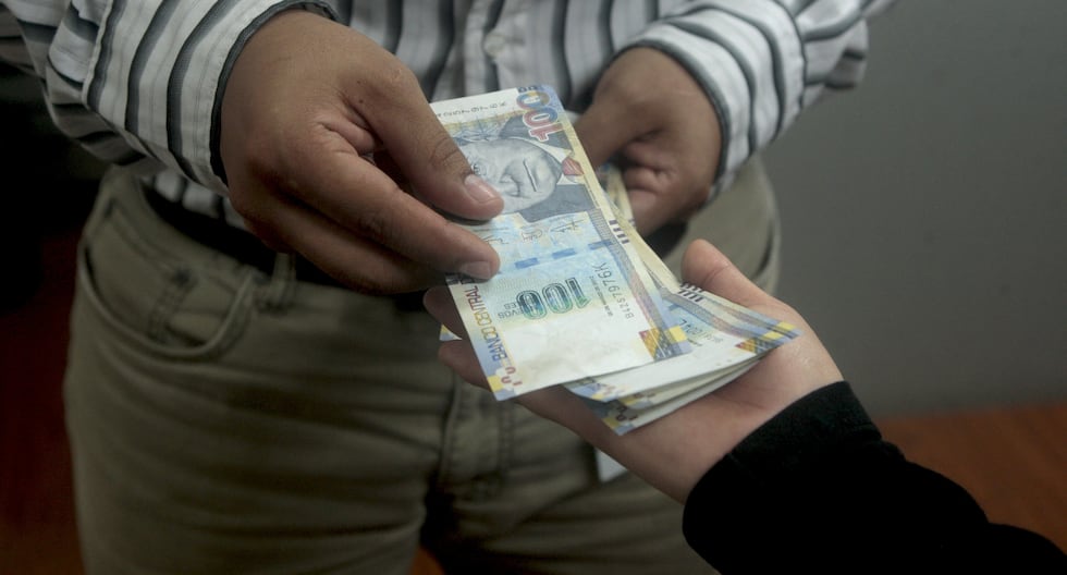 Salario mínimo subirá a S/ 1,230 en octubre y segunda alza llegará tras El Niño
