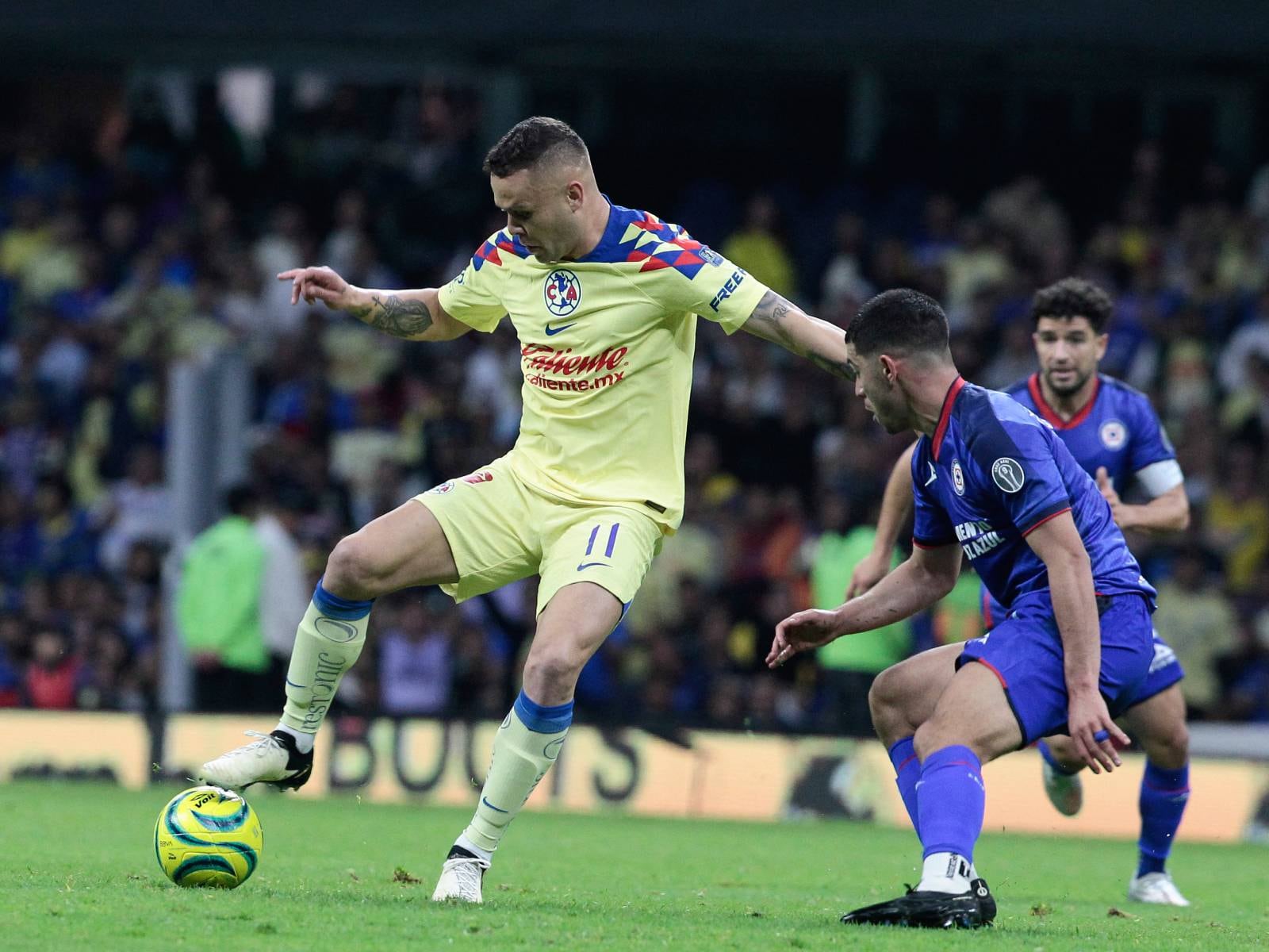 Lista de canales de televisión para seguir el partido Cruz Azul vs. América por la ida de la final del Torneo Clausura de la Liguilla MX 2024 desde el Estadio Ciudad de los Deportes. (Foto: AFP)