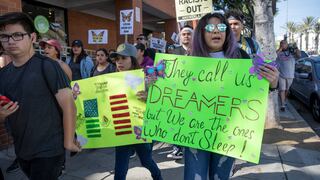 "Dreamers" celebran nuevo fallo judicial en EE.UU. que los aleja de la deportación