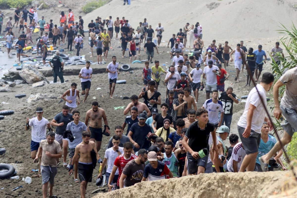 Miles de migrantes ingresan irregularmente a España desde Marruecos: hay fallecidos