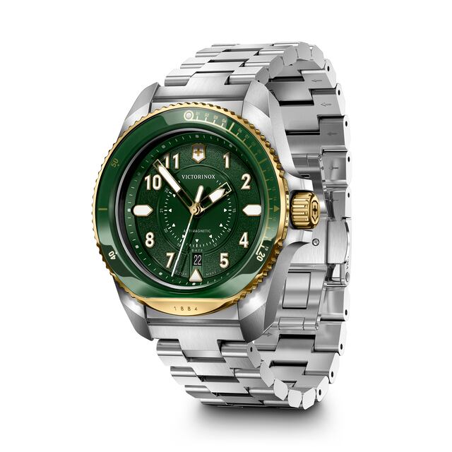 El Journey 1884 con movimiento automático tiene un bisel giratorio de cerámica para una estética de lujo. Su brazalete de acero inoxidable es intercambiable. (Foto: Victorinox)