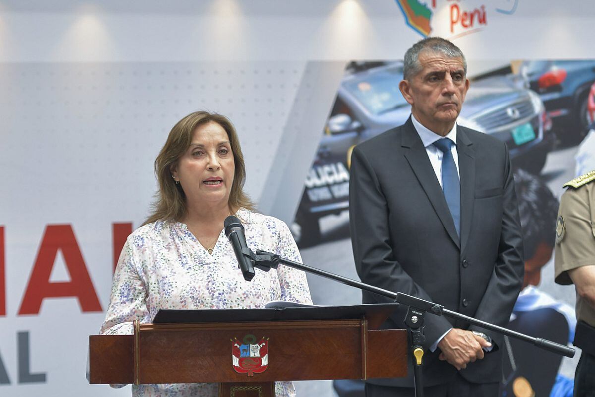 Pese a los cuestionamientos, la presidenta Dina Boluarte sigue respaldando al ministro del Interior, Víctor Torres. (Foto: Mininter)