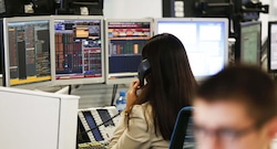 Ola de inversionistas en fondos mutuos es la mayor en 18 años, ¿qué los empuja a tomar riesgo?