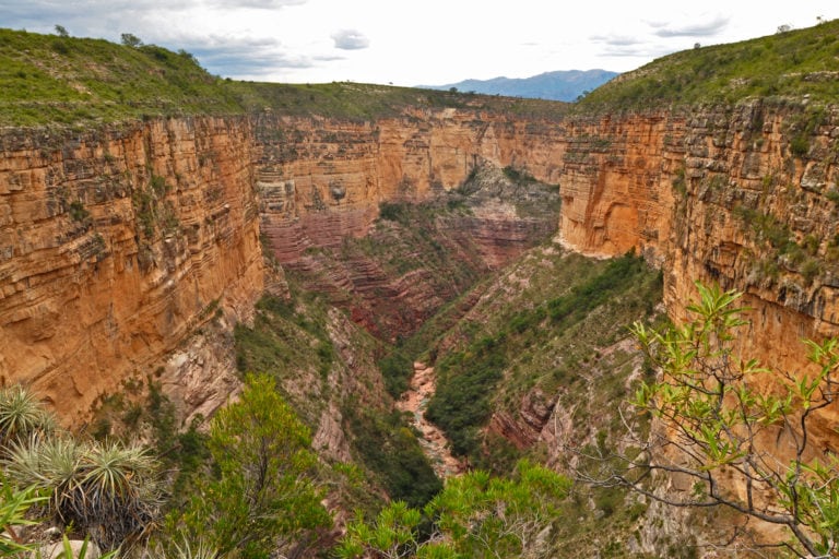 El Parque Nacional Torotoro fue uno de los lugares donde se realizó el censo de la paraba frente roja. Foto: Asociación Armonía.
