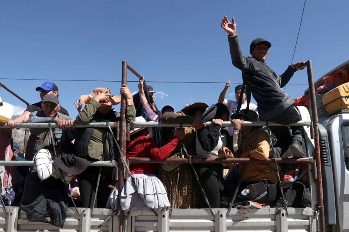 Los bloqueos de carreteras en Bolivia se mantienen desde inicios de mayo y exigen la salida del presidente Rodrigo Paz. Foto: EFE.