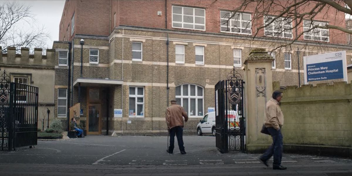En "Adiós, June", las tomas sobre las instalaciones del hospital no se rodaron en un centro de salud real (Foto: Working Title Films / Netflix)