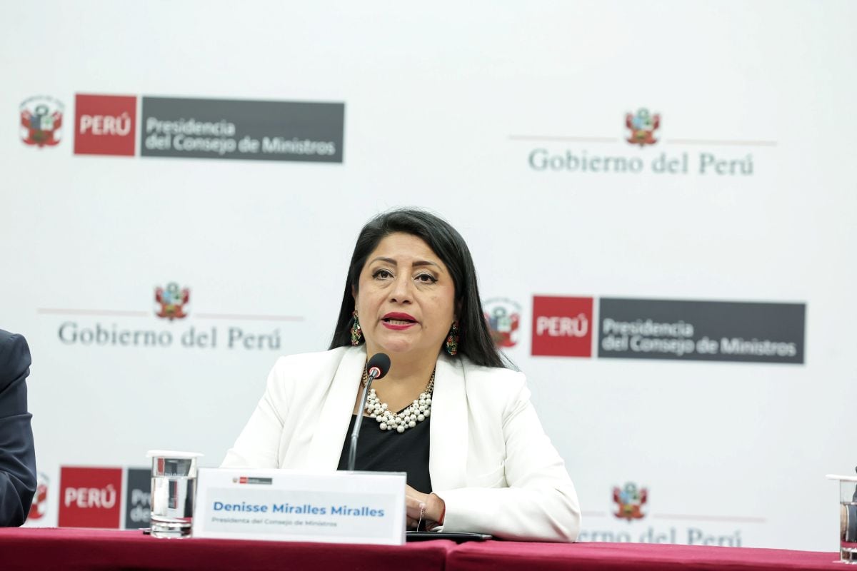 Denisse Miralles ofreció su primera conferencia como jefa del Gabinete y aseguró que la política económica se mantendrá estable, mientras el Ejecutivo prioriza la respuesta a la emergencia y la transición electoral. Foto: PCM.