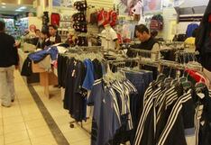 Gasto de las familias modera caída, pero aún no revertiría tendencia negativa