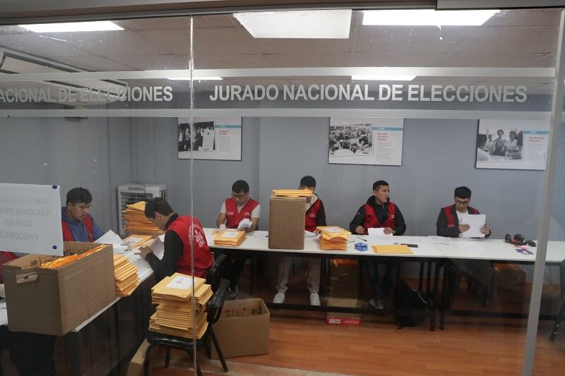 Hasta el momento se registraron más de 32 mil renuncias a diversas agrupaciones políticas a nivel nacional. Foto: JNE.