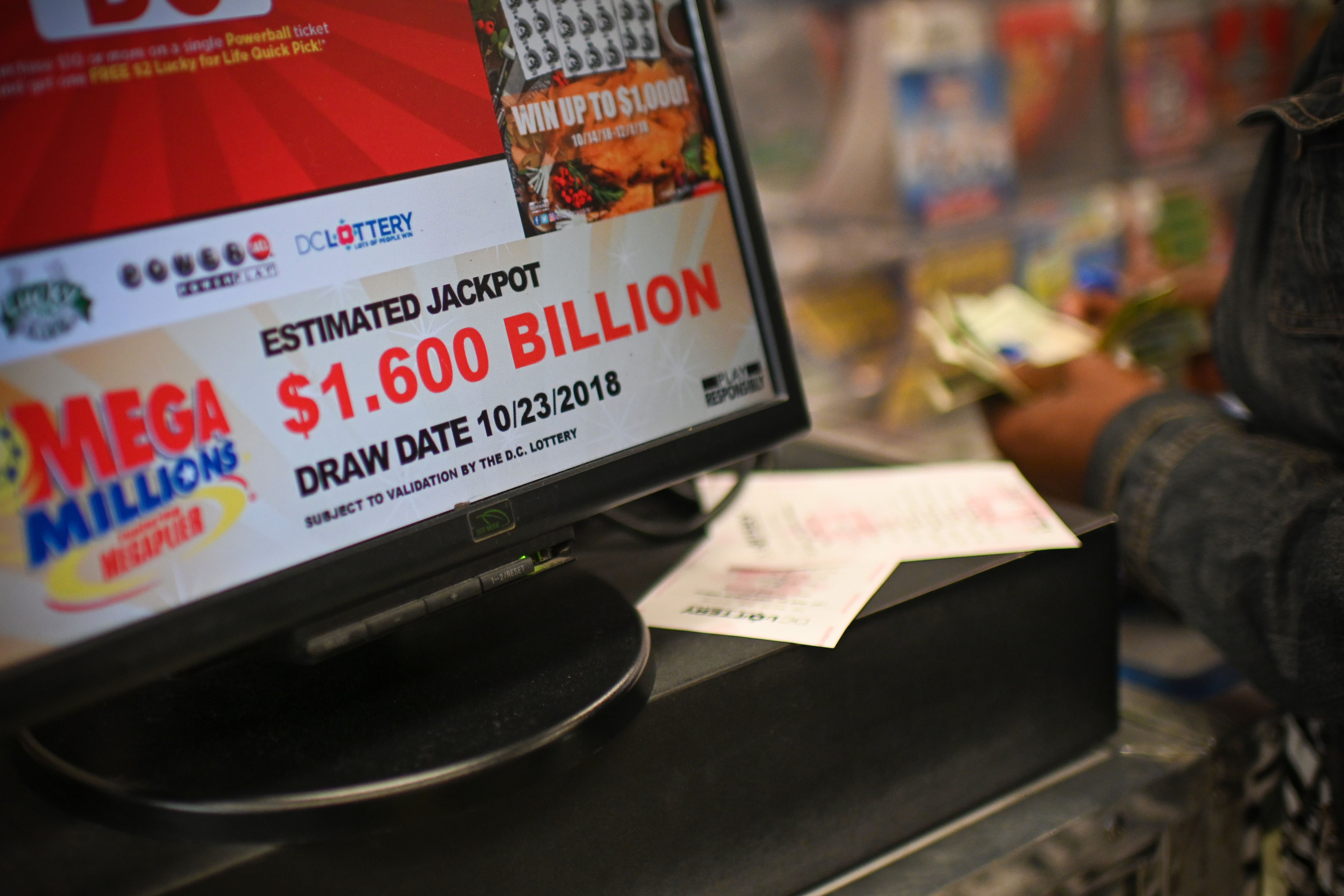 Muchos estadounidenses prueban suerte con la famosa lotería Powerball (Foto: AFP)