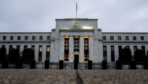 La Fed dijo que desde su anterior informe, publicado a mediados de abril, los precios han subido a un ritmo “moderado” y está previsto que lo sigan haciendo a corto plazo, lo que podría indicar que las bajadas de tipos se retrasarán.