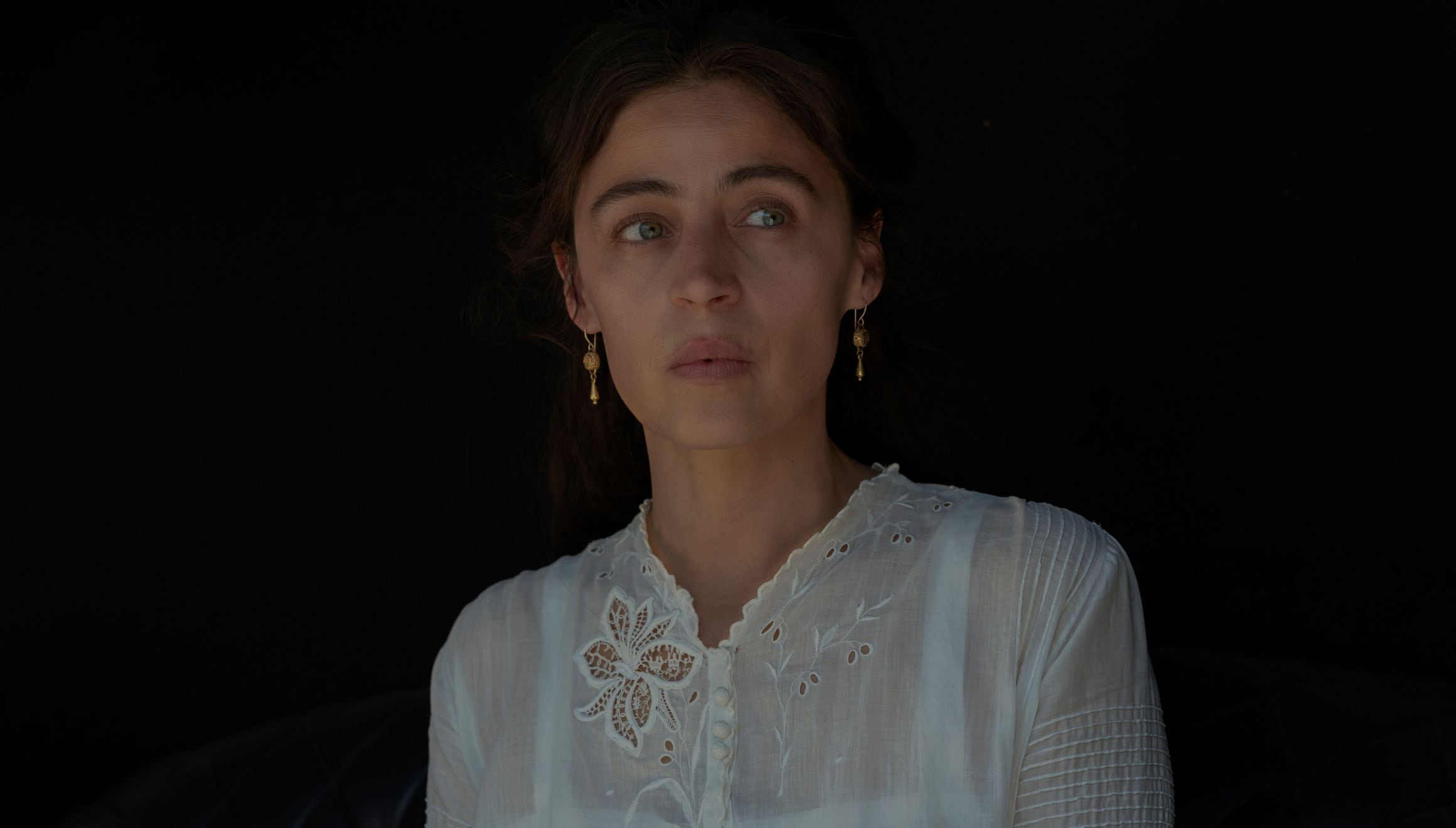 Ilse Salas le da vida a Susana San Juan a lo largo de la película "Pedro Páramo" (Foto: Netflix)