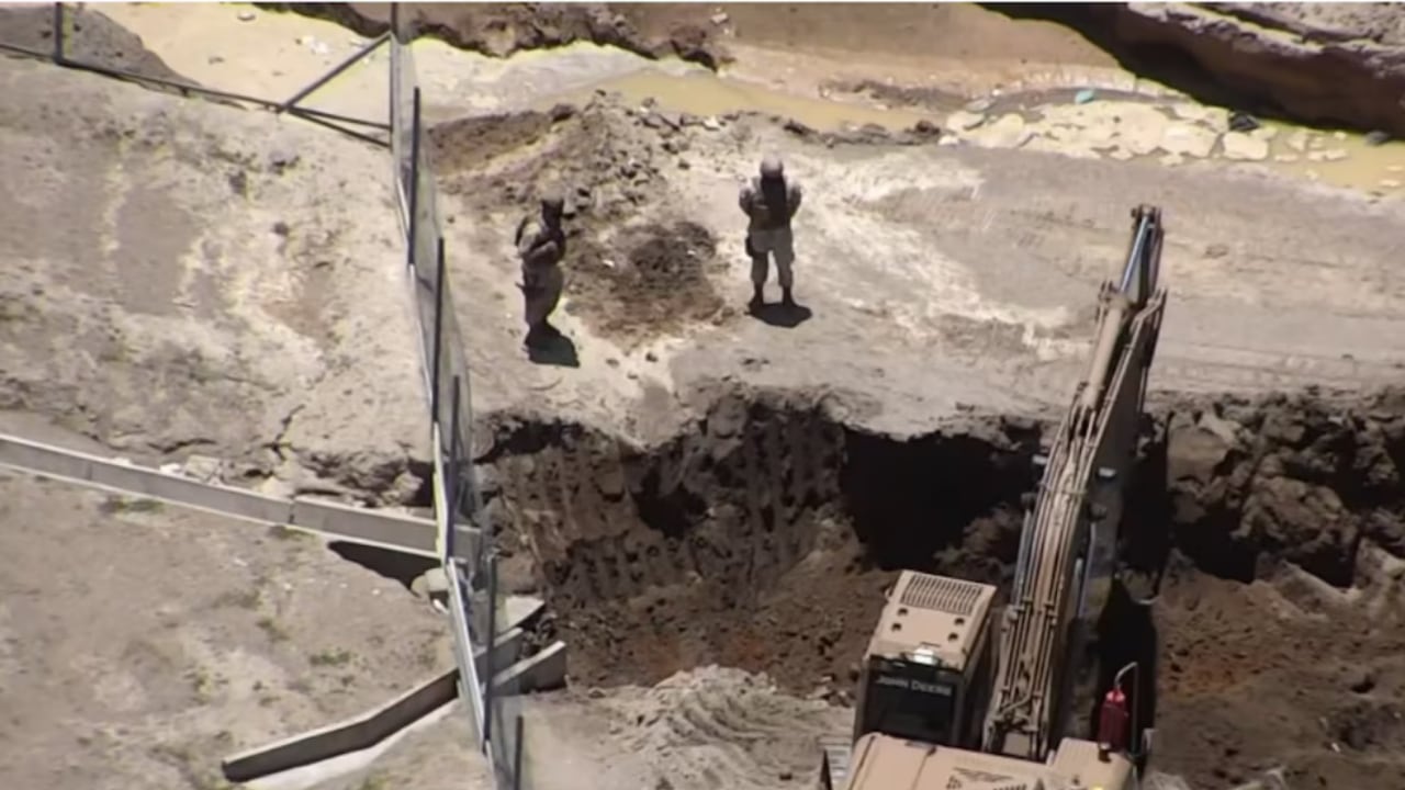 Chile inicia plan “Escudo Fronterizo” con zanjas, muros y cercos electrificados en la frontera con Perú. Foto: Captura