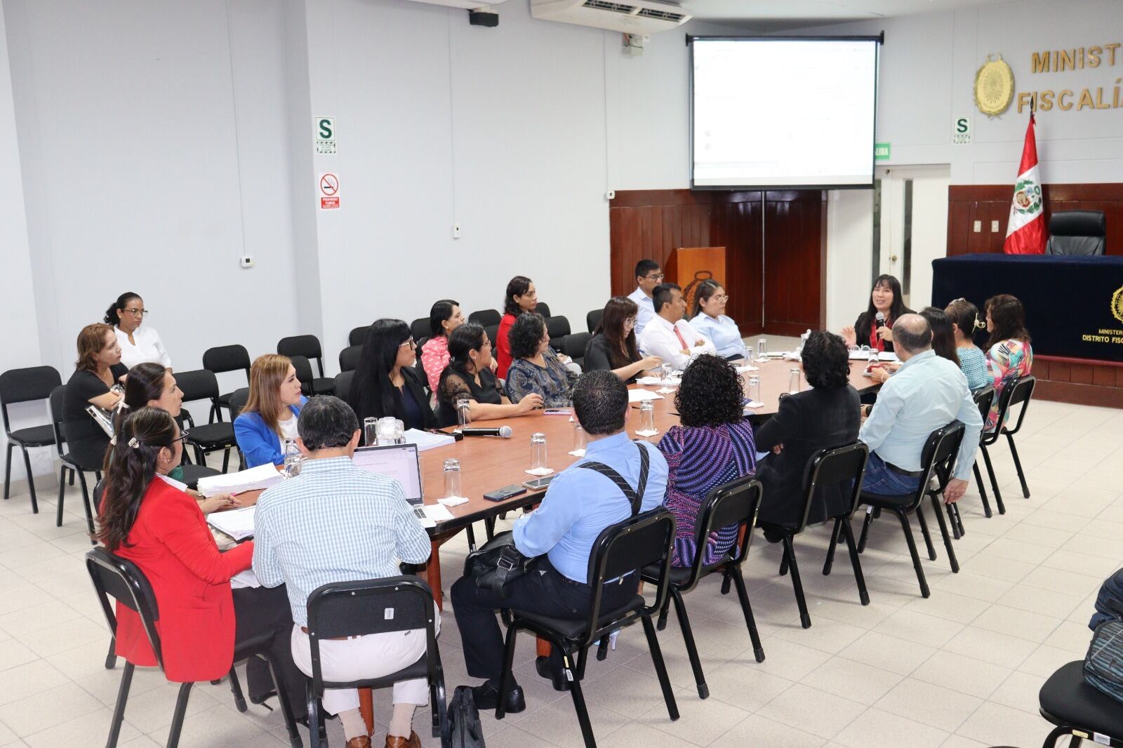 Norma del Congreso "responde a una legítima demanda salarial", según parlamentarios. Foto: difusión / GEC