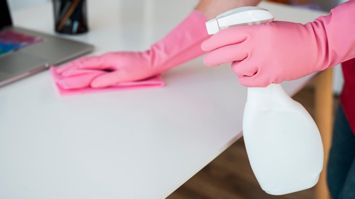 El peligro oculto de limpiar: por qué el olor a fresco en casa podría afectar tus pulmones