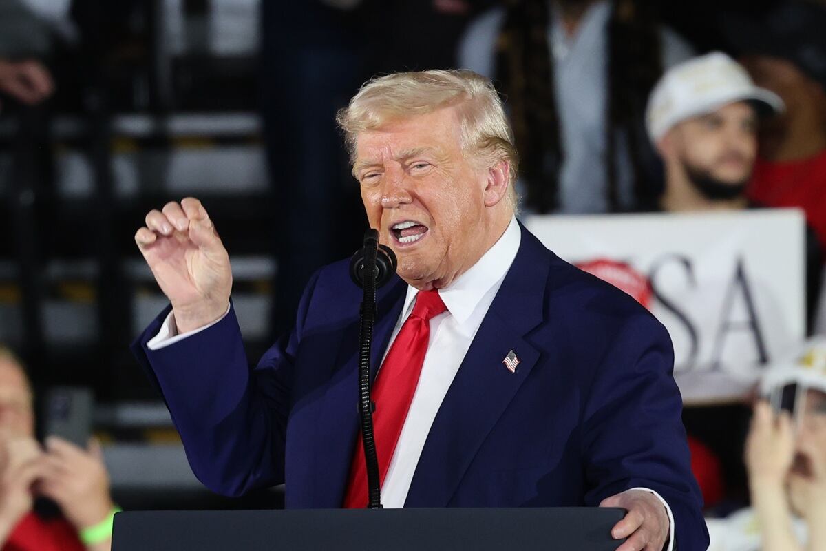 El presidente, Donald Trump, habla durante la celebración de los primeros 100 días de su segundo mandato, en Míchigan, Estados Unidos, el 29 de abril de 2025. (Foto de Octavio Guzmán / EFE)