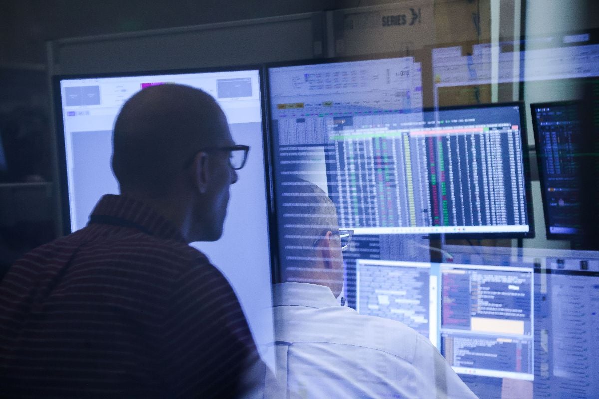 La bolsa de Nueva York cerró a la baja el viernes, impactada por el sector tecnológico y después de recibir sin gran sorpresa el nombre propuesto por Donald Trump para dirigir la Reserva Federal (Fed, banco central estadounidense). Foto: Michael Nagle/Bloomberg