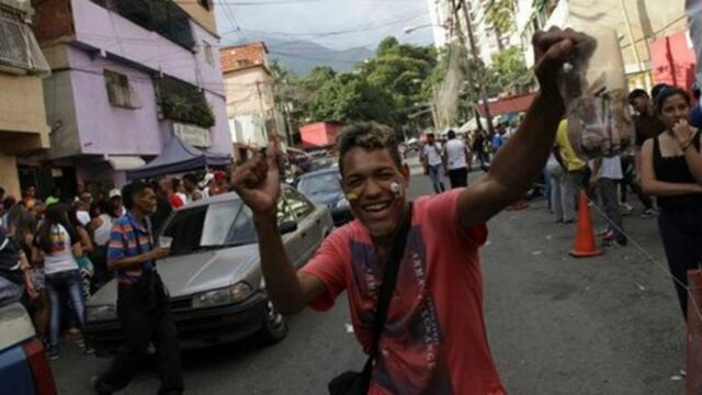 Oposición paraliza en Venezuela; se registran dos muertos