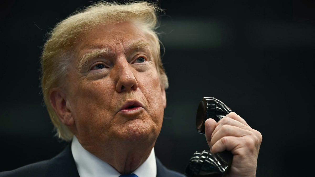Trump amenaza con golpear a Irán “con fuerza” tras escalada de ataques