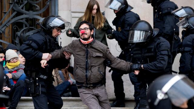 Independentismo retrocede con fuerza en Cataluña, según sondeo