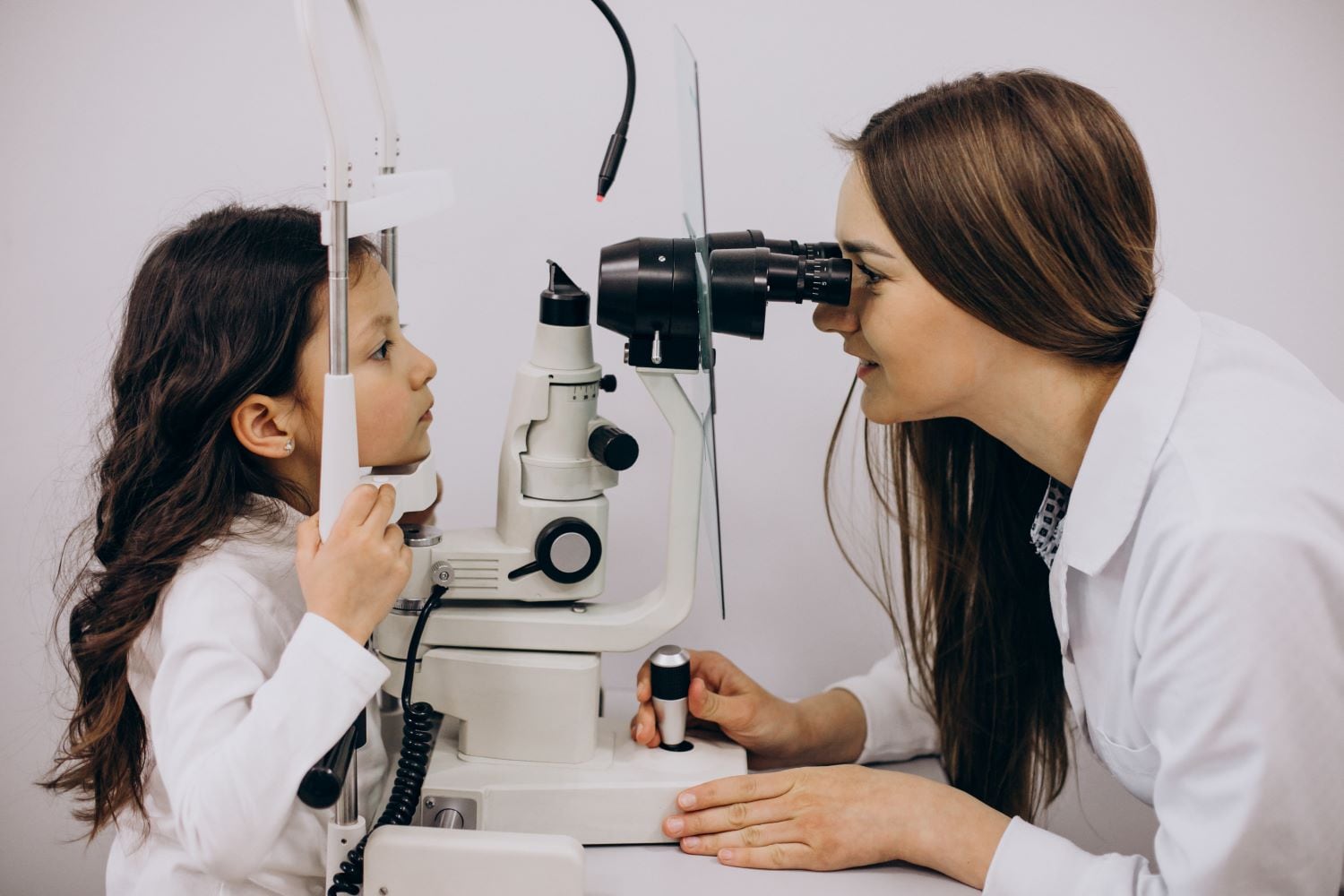 OftalmoMedic, red especializada en oftalmología y cirugías de alta complejidad, acelera su expansión tras registrar un crecimiento de dos dígitos en el primer cuatrimestre de 2026. Foto: Andina.