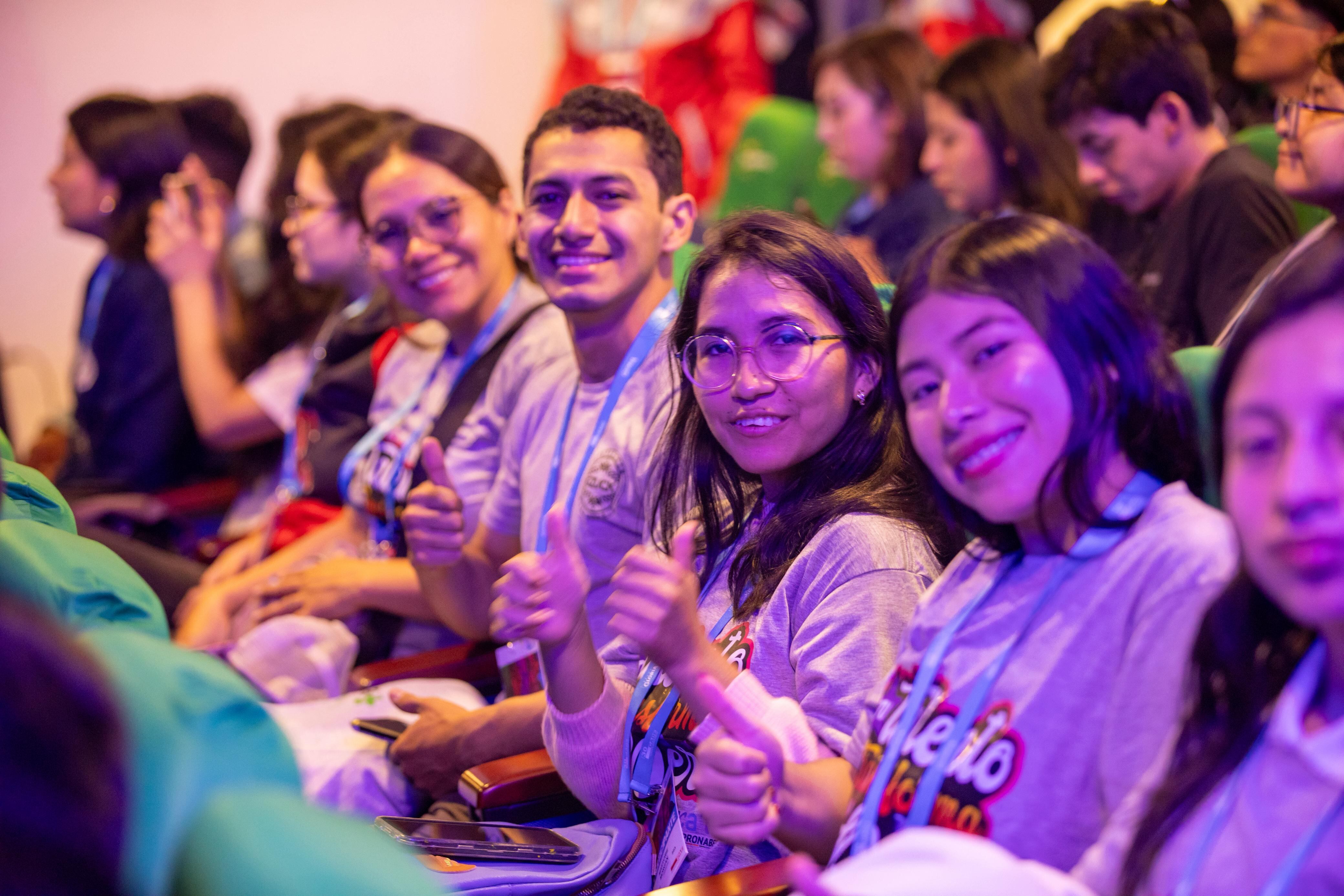 Pronabec destacó que por primera vez, una delegación de más de 120 beneficiarios de becas y créditos educativos, provenientes de todas las regiones del Perú, participará en el CADE Universitario. Foto: Ponabec