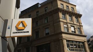 CEO de UniCredit asegura que la compra total de Commerzbank está entre las opciones